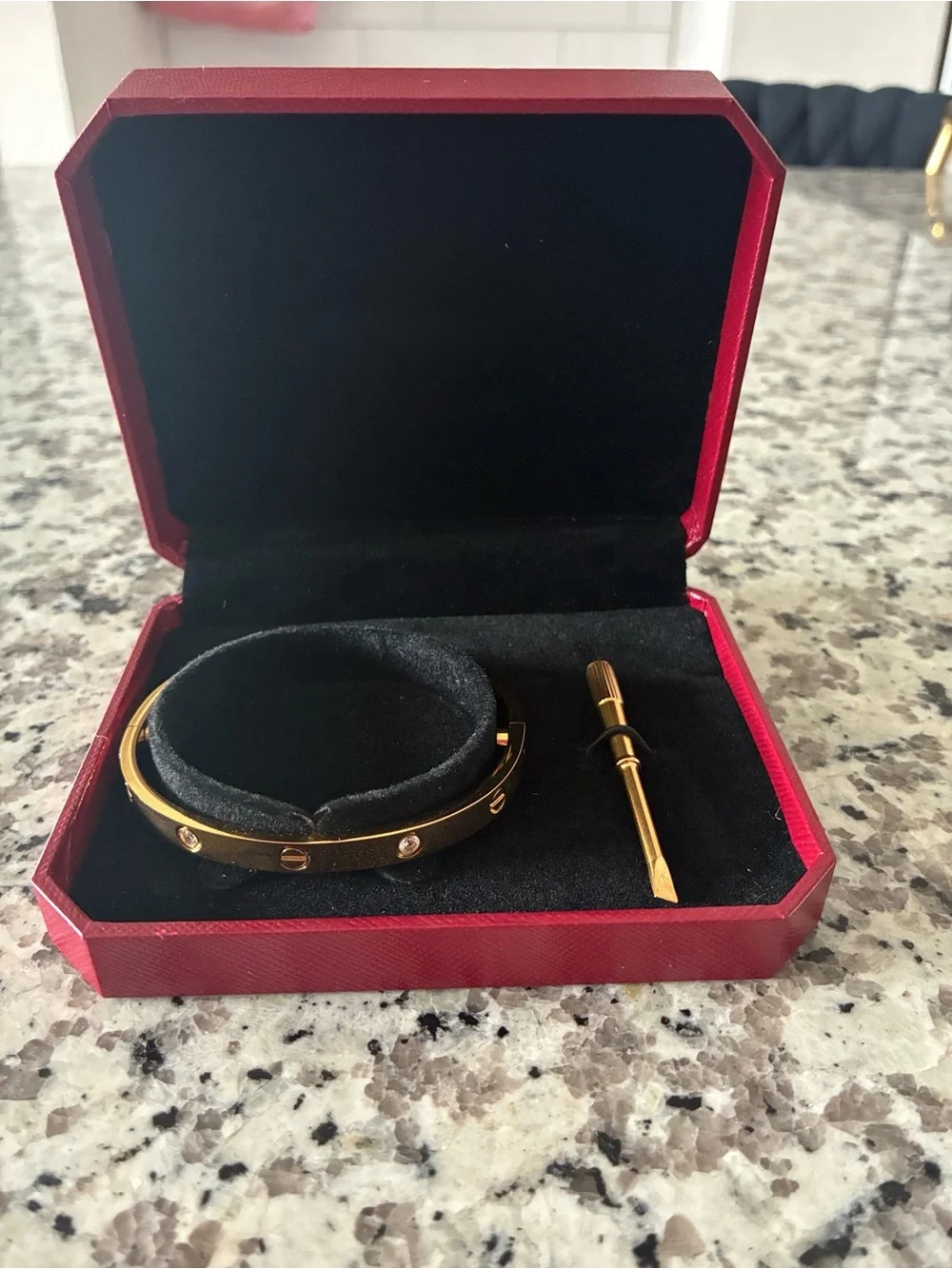 Gold love bracelet with screw 17cm